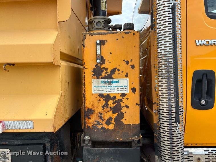 image for item DZ4615 2010 International  7500 dump truck