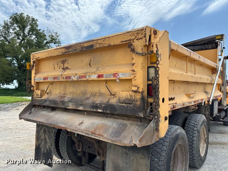 image for item DZ4615 2010 International  7500 dump truck