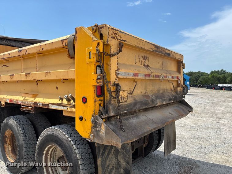 image for item DZ4615 2010 International  7500 dump truck