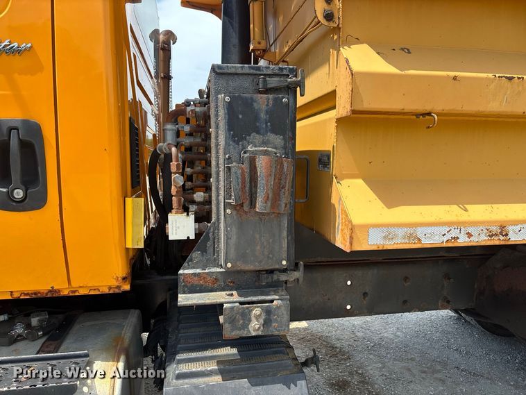 image for item DZ4615 2010 International  7500 dump truck