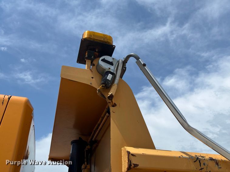image for item DZ4615 2010 International  7500 dump truck