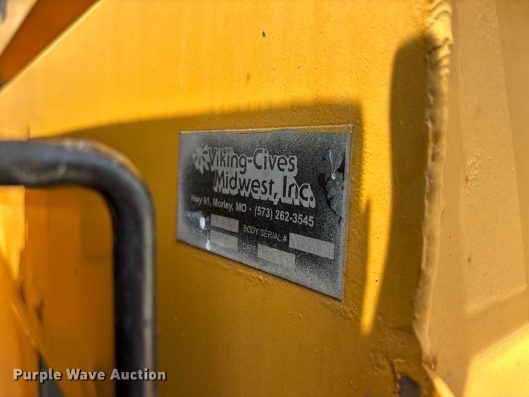 image for item DZ4615 2010 International  7500 dump truck