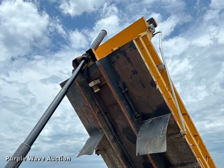 image for item DZ4615 2010 International  7500 dump truck