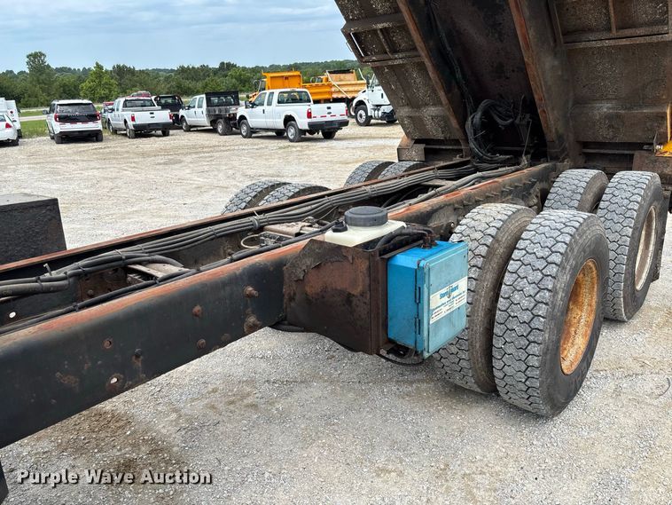 image for item DZ4615 2010 International  7500 dump truck