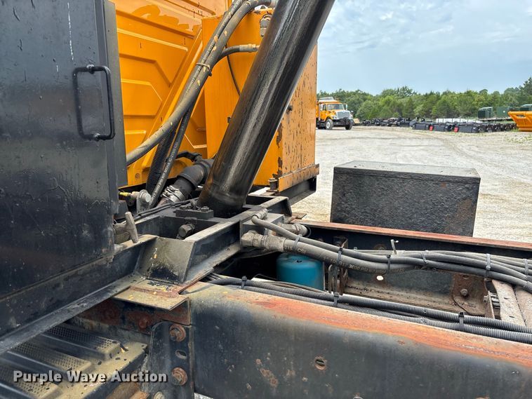 image for item DZ4615 2010 International  7500 dump truck