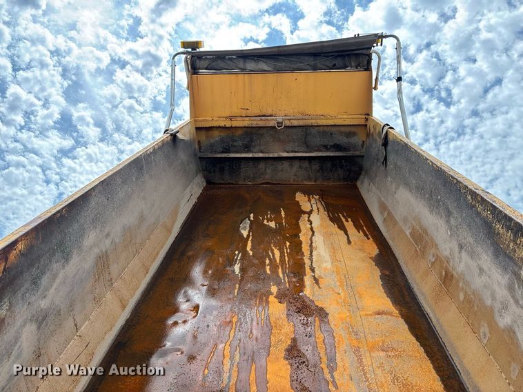 image for item DZ4615 2010 International  7500 dump truck