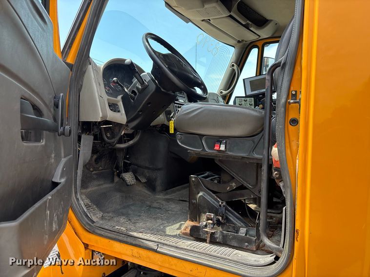 image for item DZ4615 2010 International  7500 dump truck