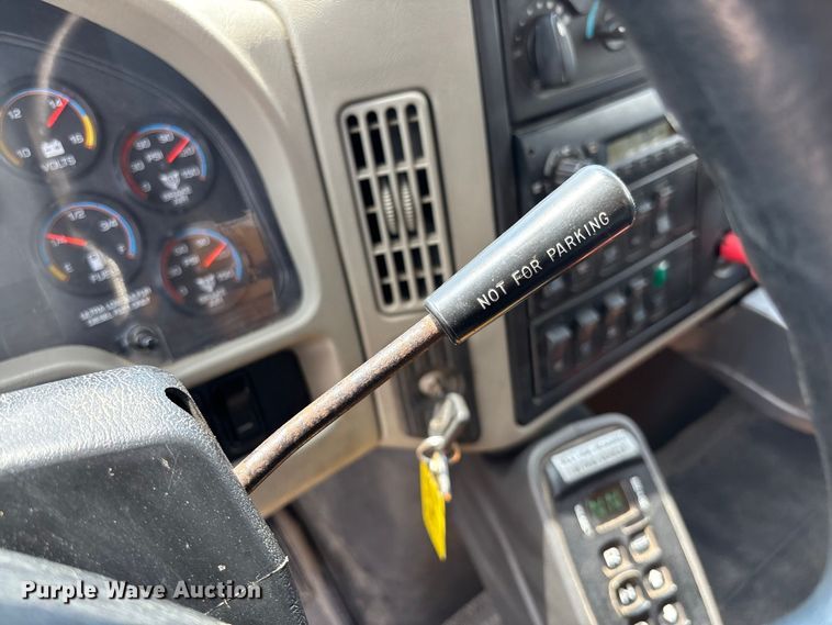 image for item DZ4615 2010 International  7500 dump truck