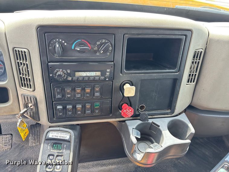 image for item DZ4615 2010 International  7500 dump truck