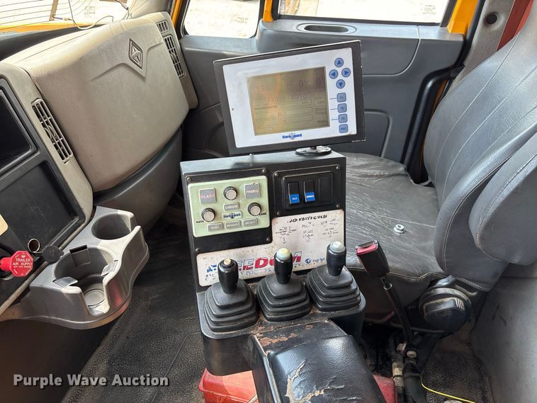 image for item DZ4615 2010 International  7500 dump truck