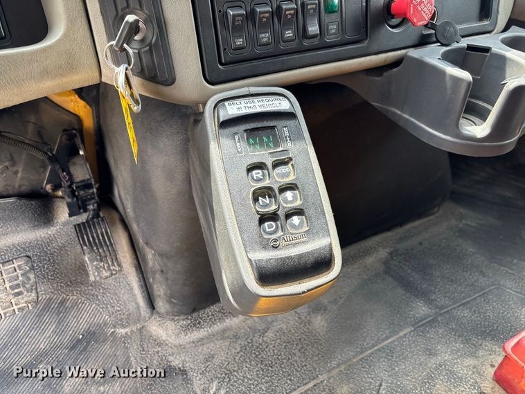 image for item DZ4615 2010 International  7500 dump truck
