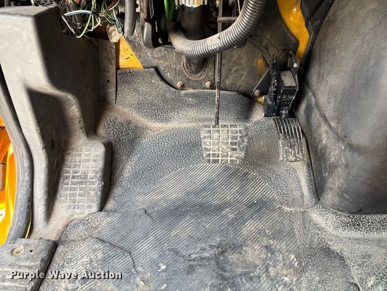image for item DZ4615 2010 International  7500 dump truck
