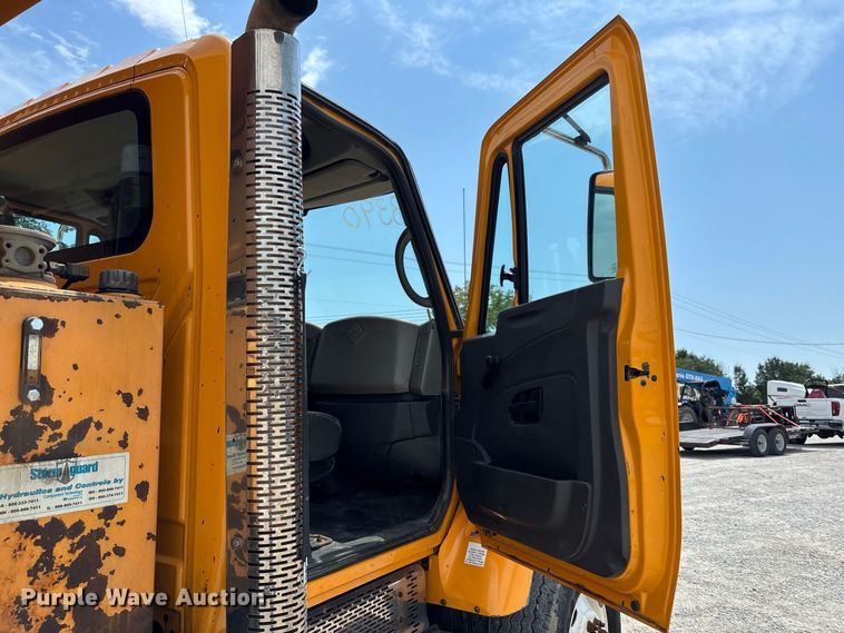 image for item DZ4615 2010 International  7500 dump truck