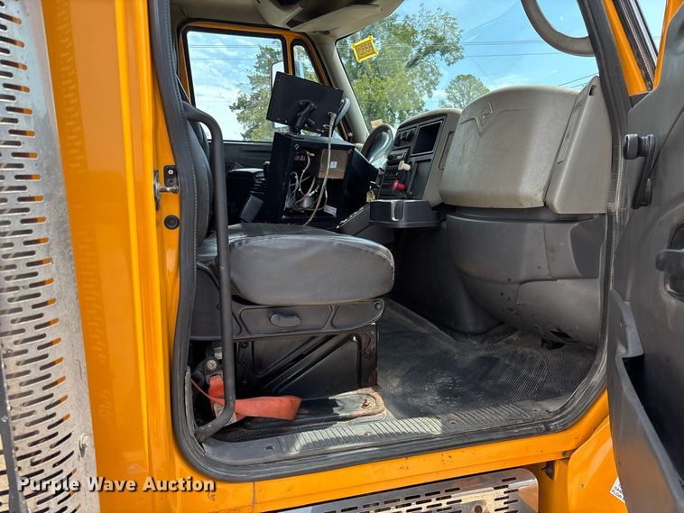 image for item DZ4615 2010 International  7500 dump truck