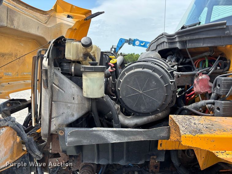 image for item DZ4615 2010 International  7500 dump truck