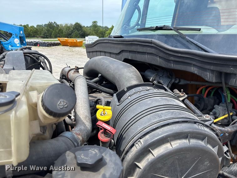 image for item DZ4615 2010 International  7500 dump truck