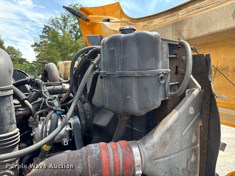 image for item DZ4615 2010 International  7500 dump truck