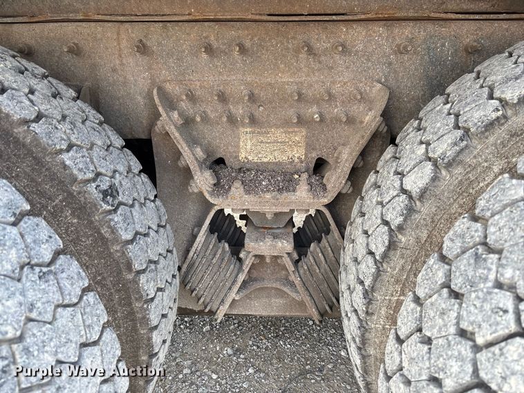 image for item DZ4615 2010 International  7500 dump truck