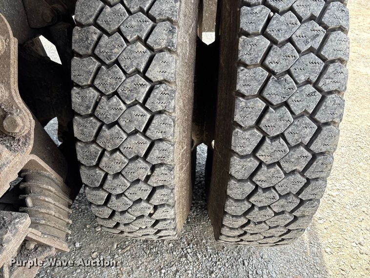 image for item DZ4615 2010 International  7500 dump truck