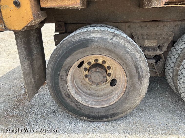 image for item DZ4615 2010 International  7500 dump truck
