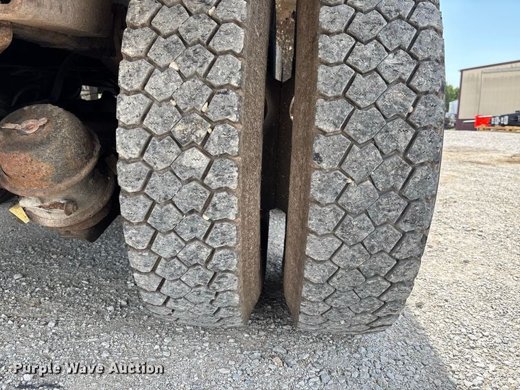 image for item DZ4615 2010 International  7500 dump truck