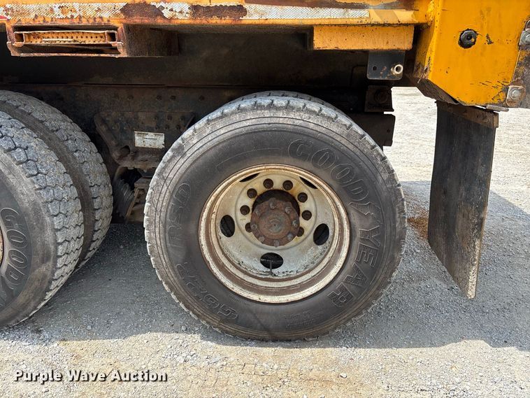 image for item DZ4615 2010 International  7500 dump truck