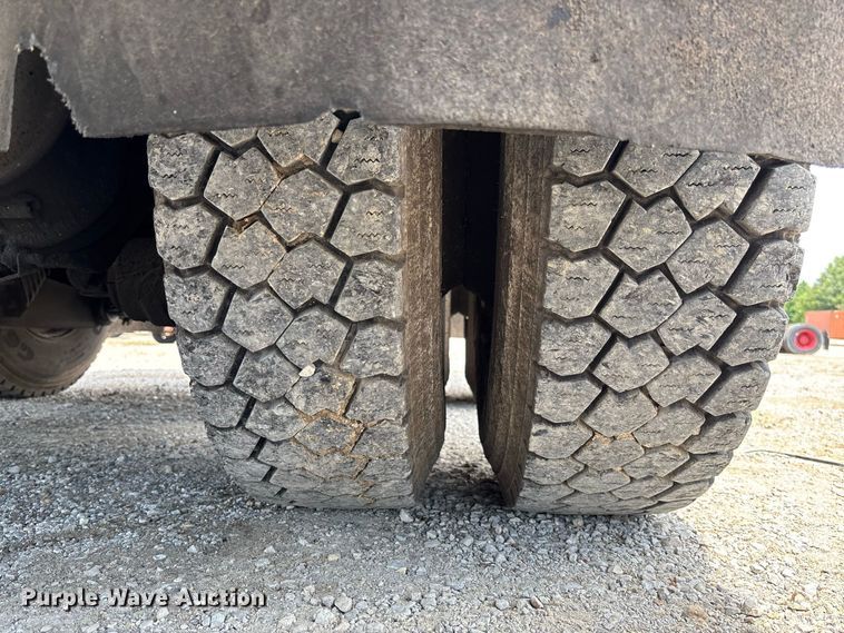 image for item DZ4615 2010 International  7500 dump truck