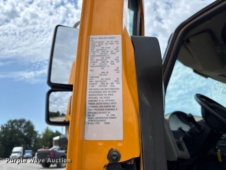image for item DZ4615 2010 International  7500 dump truck