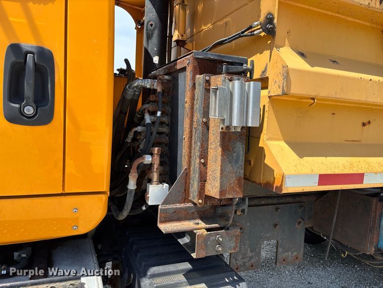 image for item DZ4616 2012 International  7500 dump truck