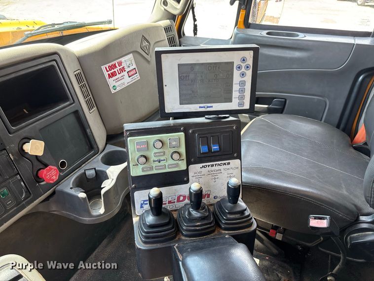 image for item DZ4616 2012 International  7500 dump truck