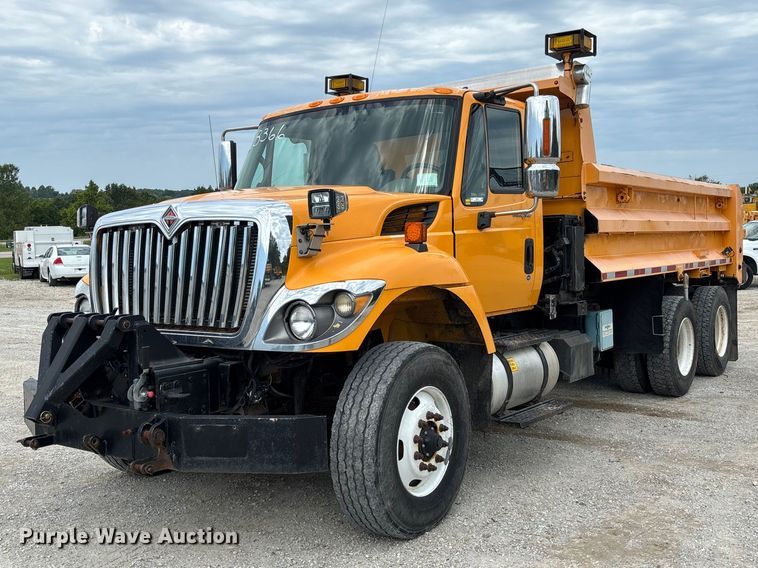 2010 International 7400 dump truck
