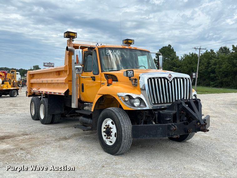 image for item DZ4617 2010 International  7400 dump truck