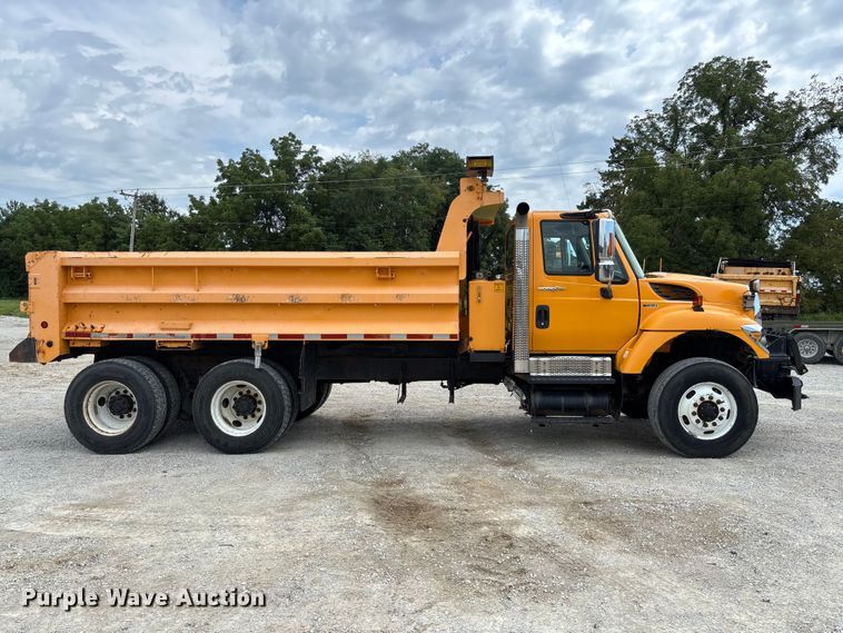 image for item DZ4617 2010 International  7400 dump truck