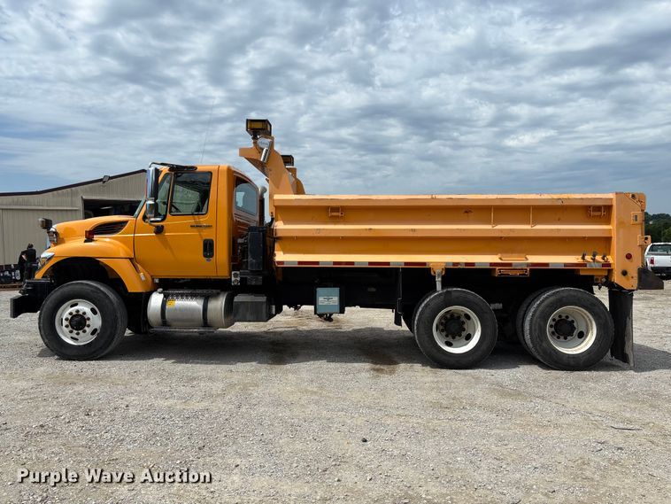 image for item DZ4617 2010 International  7400 dump truck