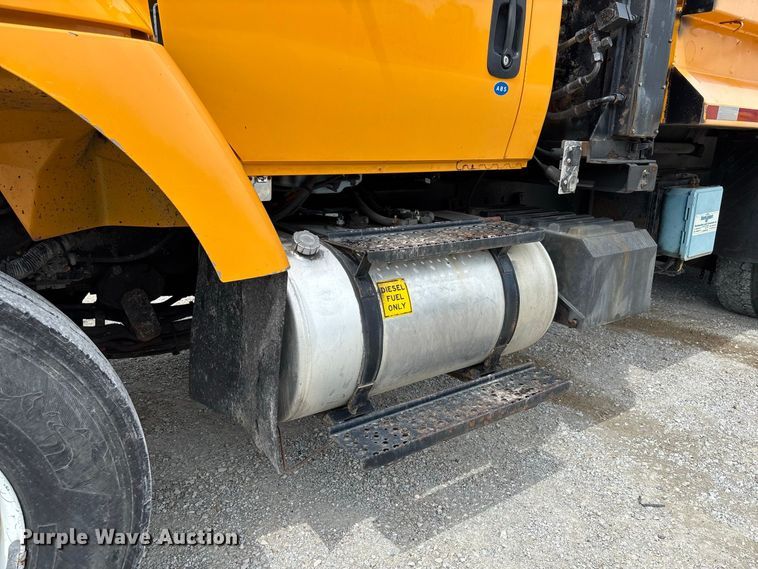 image for item DZ4617 2010 International  7400 dump truck