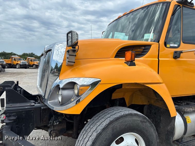 image for item DZ4617 2010 International  7400 dump truck