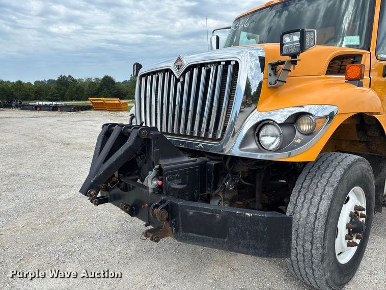image for item DZ4617 2010 International  7400 dump truck
