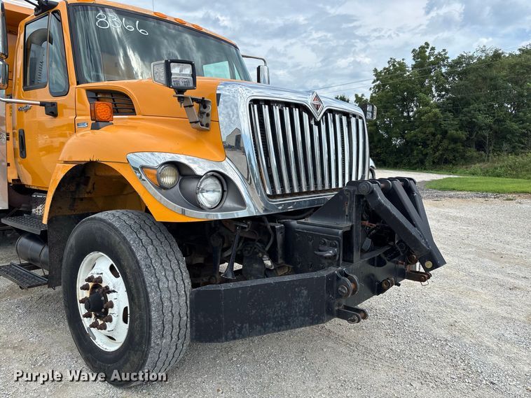 image for item DZ4617 2010 International  7400 dump truck