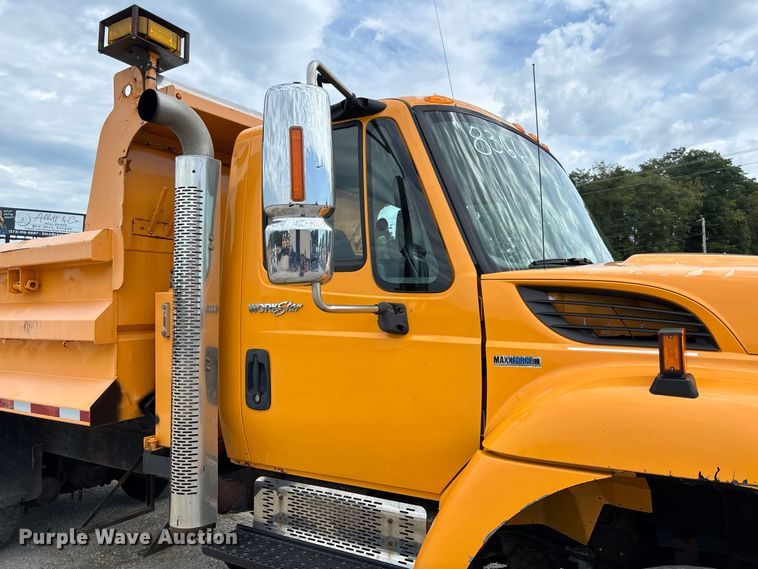 image for item DZ4617 2010 International  7400 dump truck