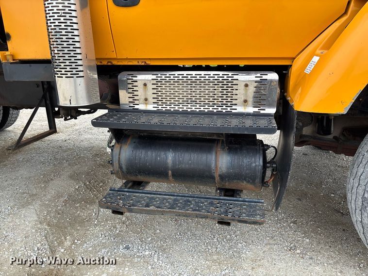 image for item DZ4617 2010 International  7400 dump truck
