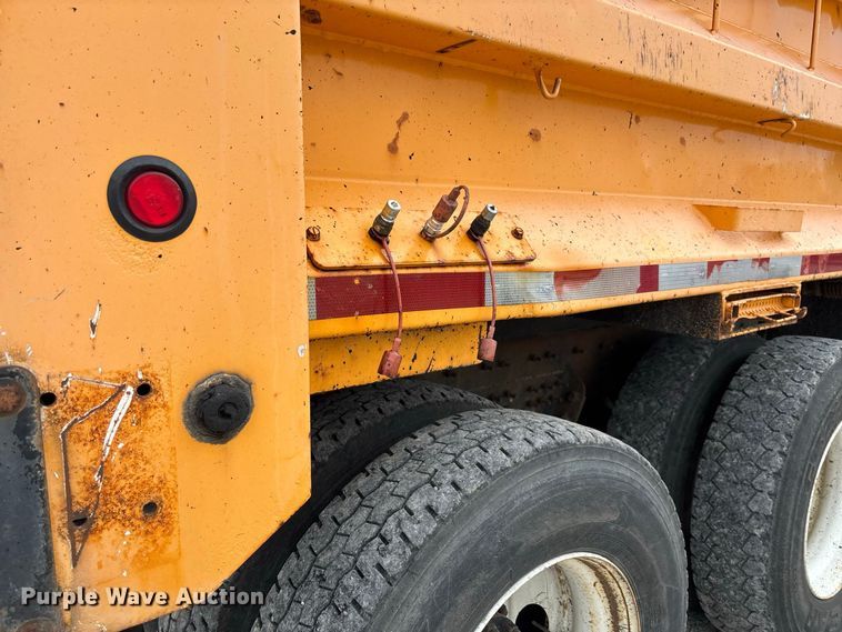 image for item DZ4617 2010 International  7400 dump truck