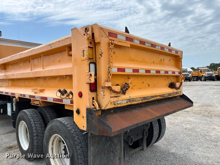 image for item DZ4617 2010 International  7400 dump truck