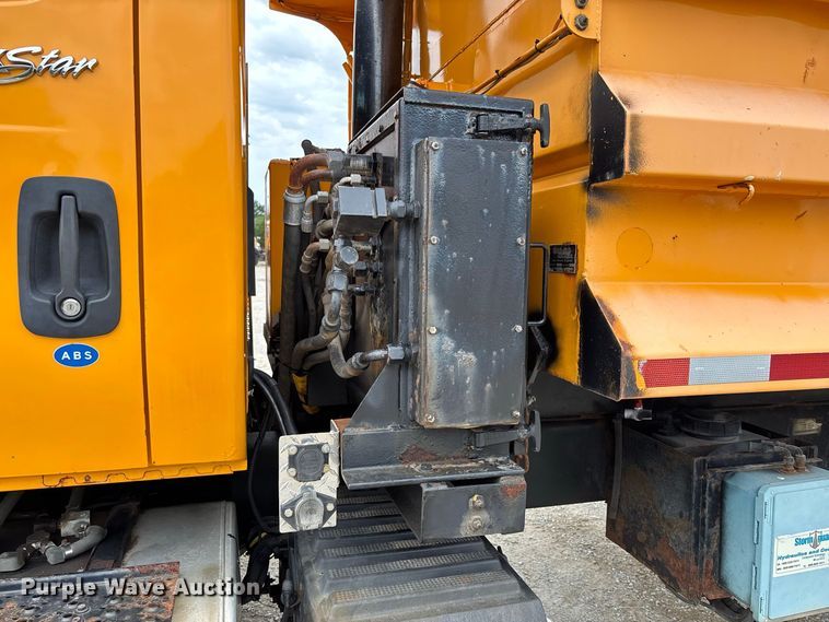 image for item DZ4617 2010 International  7400 dump truck