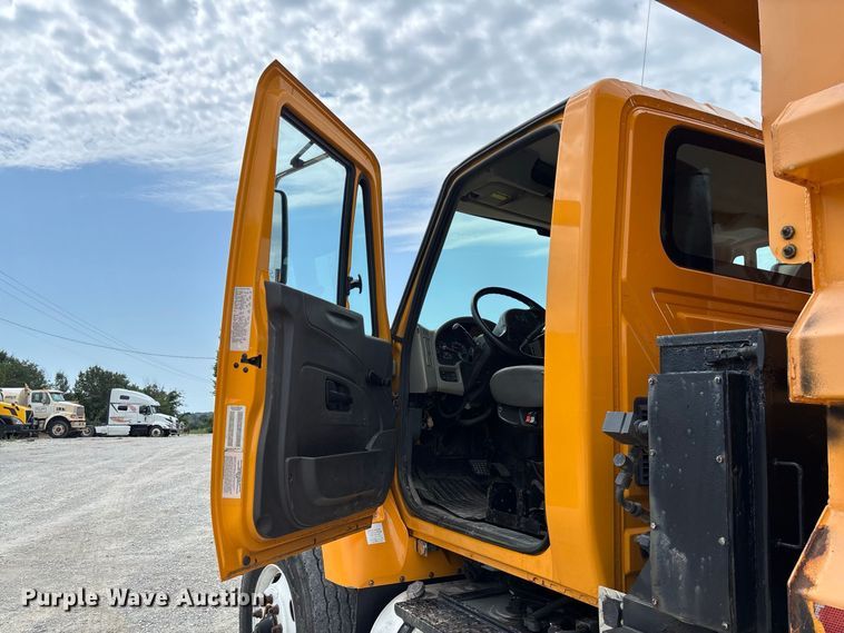 image for item DZ4617 2010 International  7400 dump truck