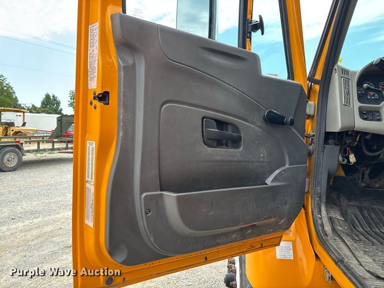 image for item DZ4617 2010 International  7400 dump truck