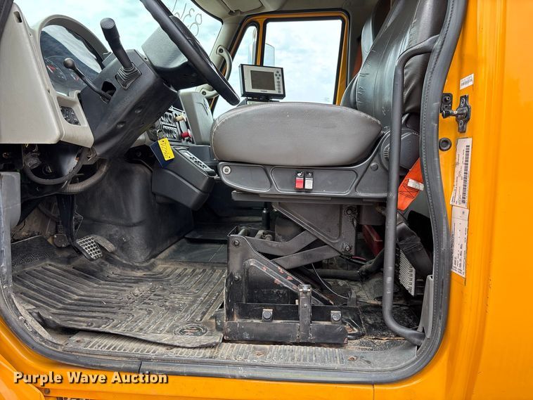 image for item DZ4617 2010 International  7400 dump truck