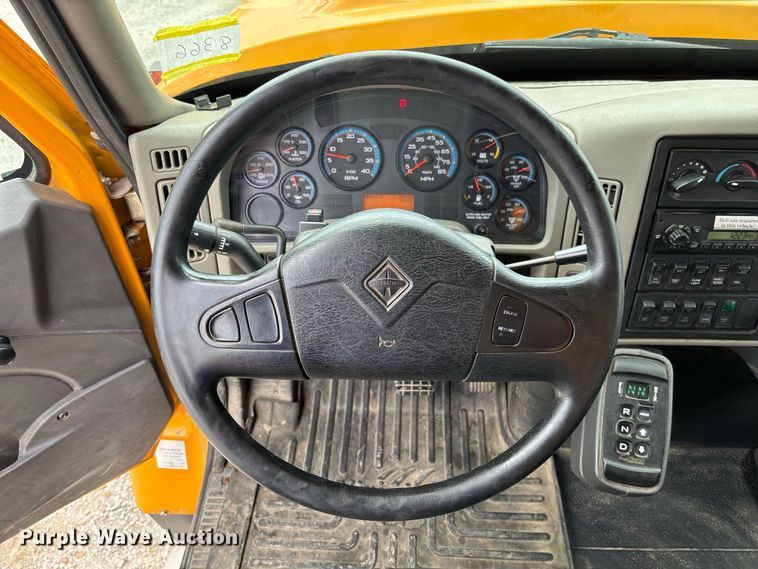 image for item DZ4617 2010 International  7400 dump truck