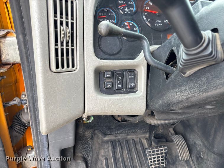 image for item DZ4617 2010 International  7400 dump truck