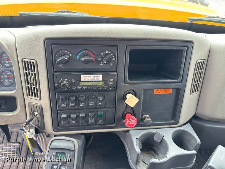 image for item DZ4617 2010 International  7400 dump truck