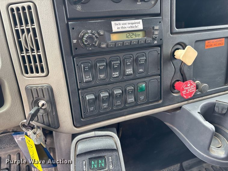 image for item DZ4617 2010 International  7400 dump truck